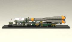 Модель MODEROID 1/150 Plastic Model Soyuz Rocket & Transport Train (2nd re-run) изображение 1